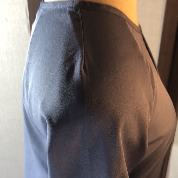 Banana Republic XS petite blouse moody greyish blue triangular peephole neckline - Picture 14 of 16